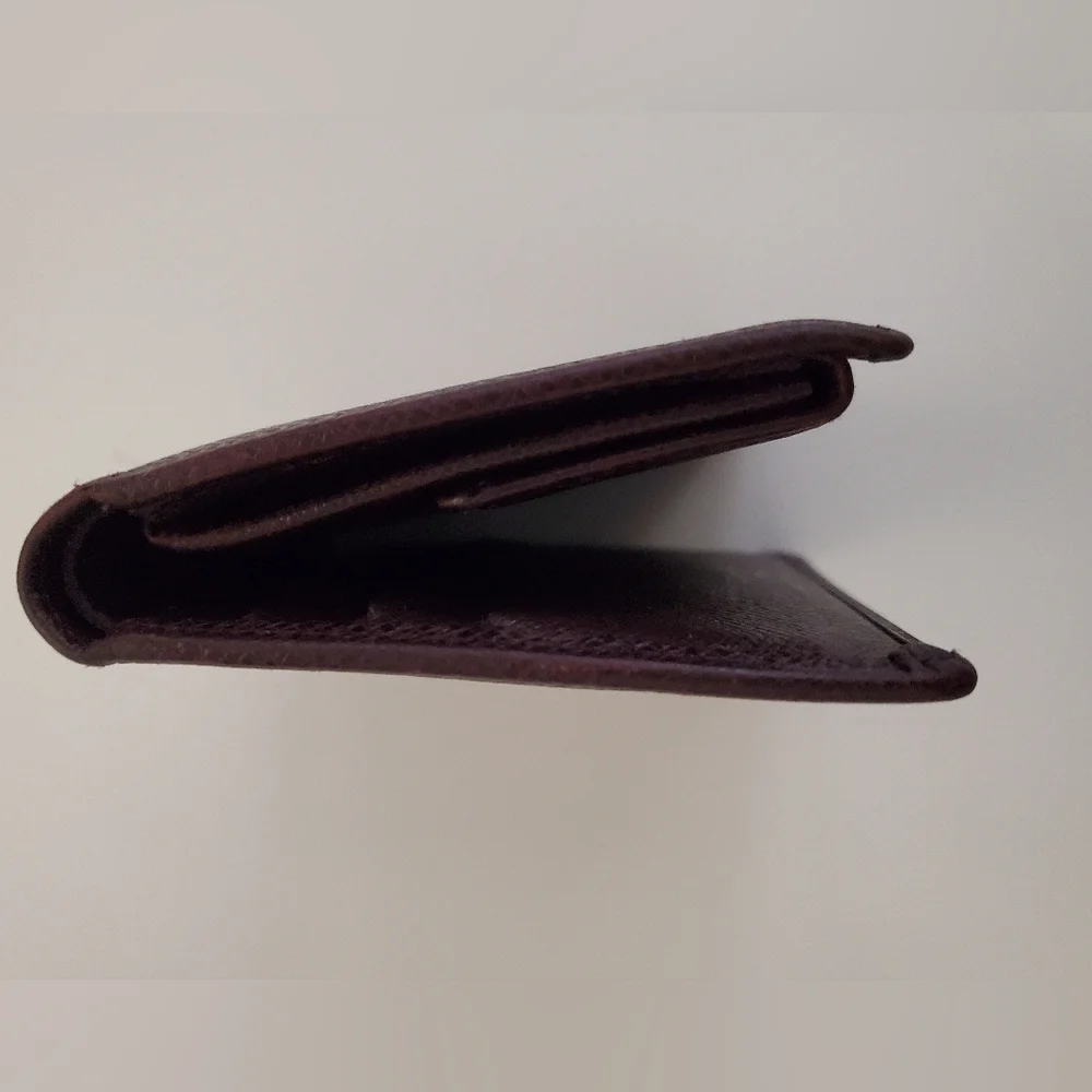 Authentic Louis Vuitton Taiga Bifold Leather Wallet With COA - Picture 9 of 11